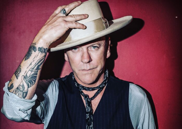 Kiefer Sutherland – hollywoodzki gwiazdor i muzyk w Stodole